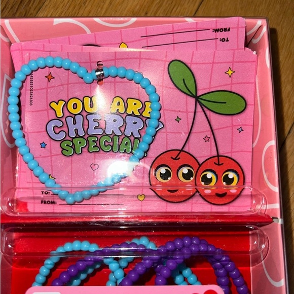 New aldis Valentine cherry 8 bracelet kids kit - Picture 4 of 9